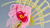 ピンクの胡蝶蘭は、最高級の贈りものとして用いられます。まさしく『愛』を形にして贈るのにふさわしいゴージャスなお品です。